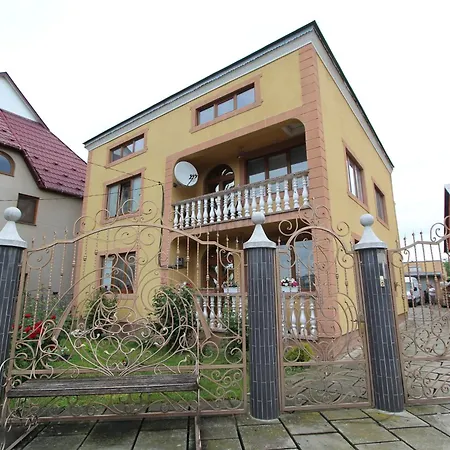 будинок 