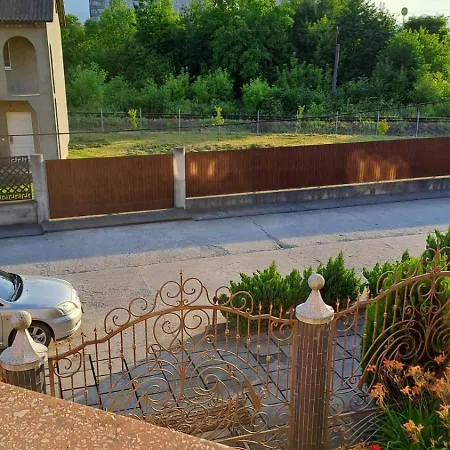 будинок 