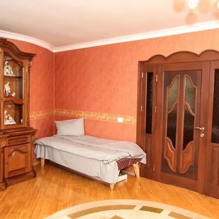 будинок 